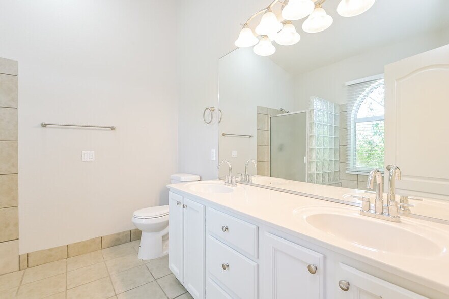 Building Photo - 9940 E Paseo San Bruno