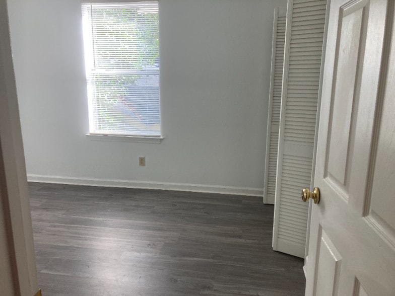 Building Photo - 2020 Plum St