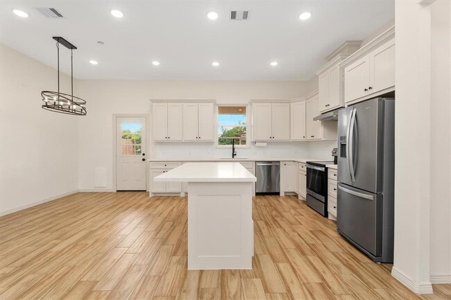 Building Photo - 24738 Roscommon Ln