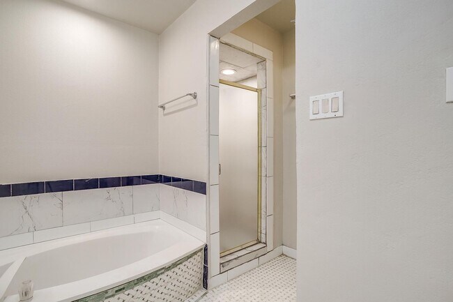 Building Photo - 5947 Chimney Wood Cir