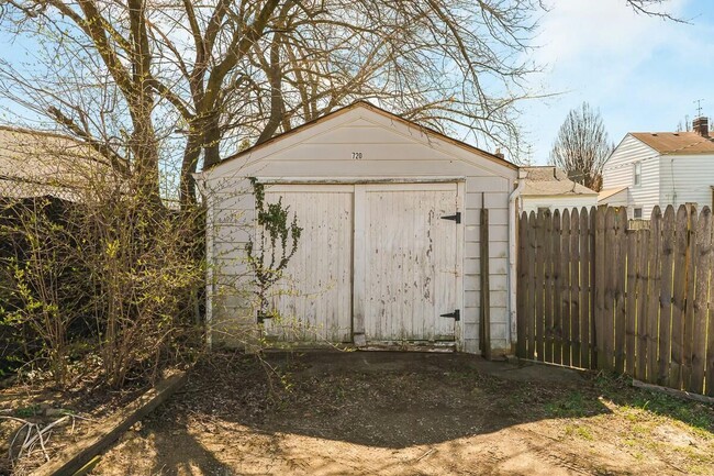 Building Photo - 720 Sheldon Ave