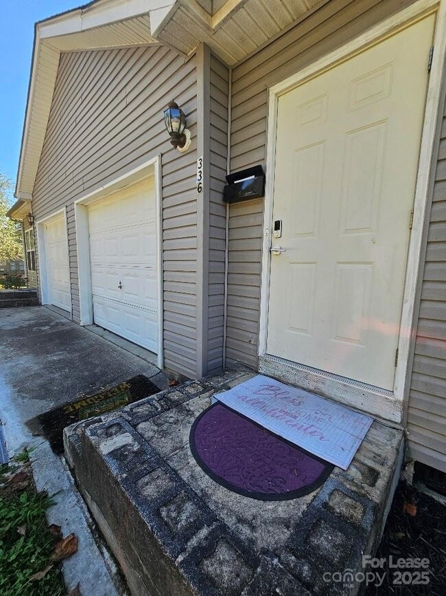 Building Photo - 336 Lutz Ave