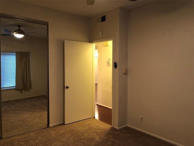 Building Photo - 2211 S Braeswood Blvd