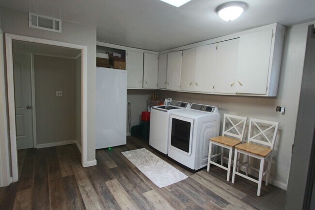 Building Photo - 419 S 100 E