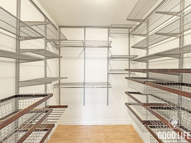 Building Photo - STUNNING 2 BED/2 BATH CONDO AVAILABLE IN THE DISCOVERY BUILDING IN CORTEZ HILL!