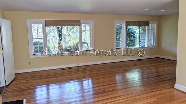 Building Photo - 2612 Haywood Rd