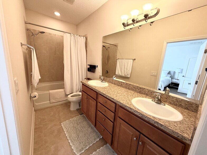 Master Bathroom #2 - 4428 Ellipse Dr