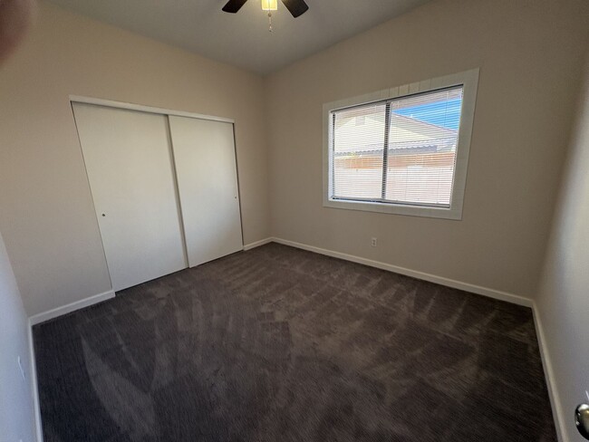 Building Photo - Rita Ranch Vail School District Single story home