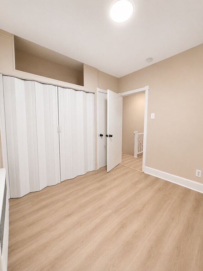 Building Photo - Move-In Ready 3BR/1BA in Elmwood — Housing Choice Vouchers Welcome