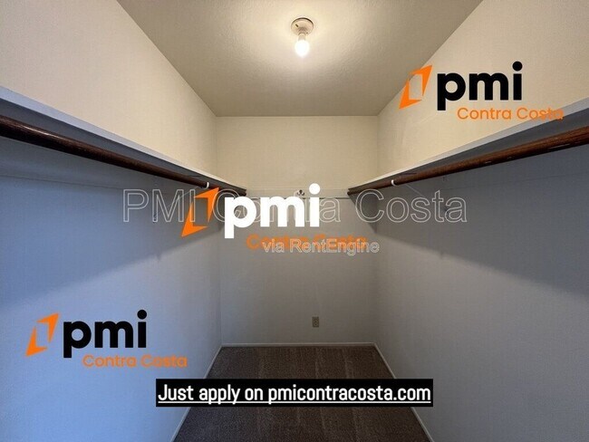 Building Photo - 933 Jackson St