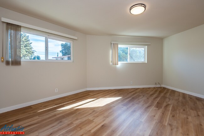 Building Photo - 642 Blythe Ct