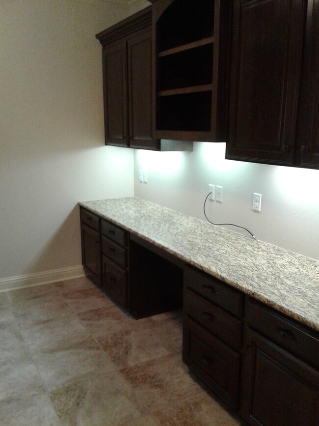 Building Photo - ** BEAUTIFUL 3/2 HOME IN TIBURON **