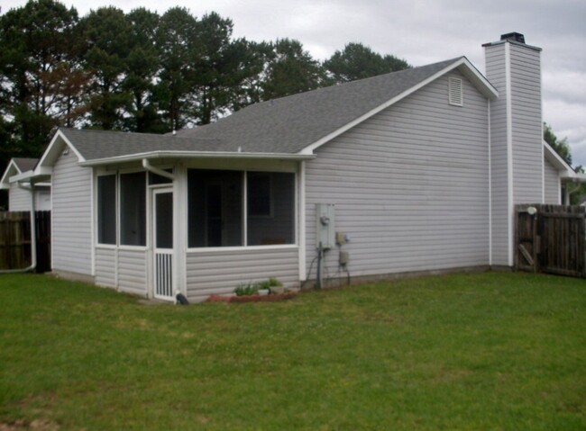 Building Photo - Cute Duplex in the Hunter's Creek Subdivis...