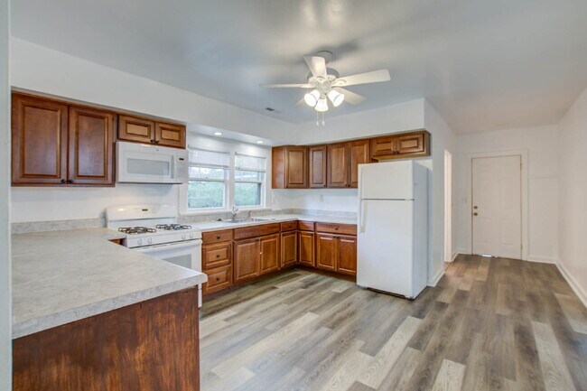 Building Photo - 1833 Orangeburg St