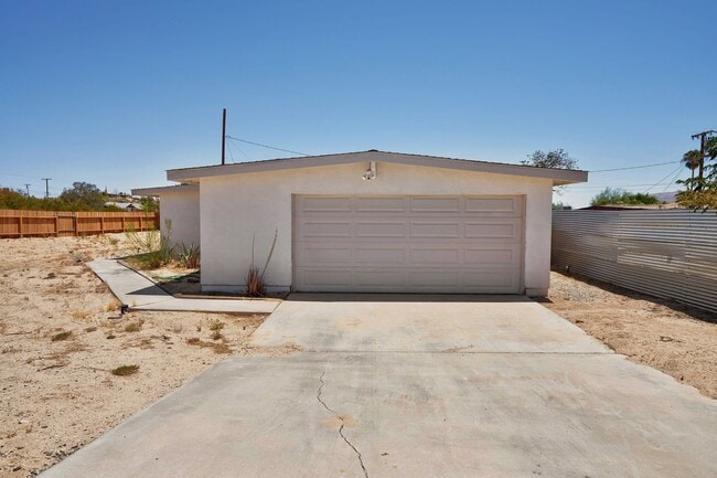 Building Photo - ~Designer Desert Retreat~