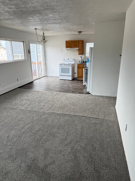 Building Photo - 4027 E 8th Ave