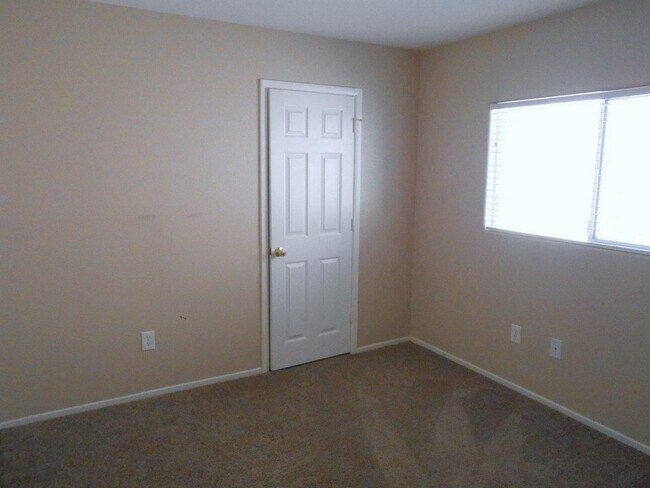 Building Photo - Cute House in the North in Gated Community