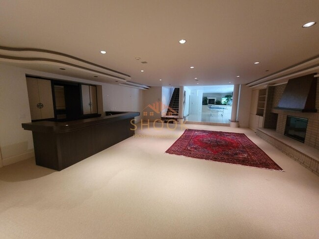 Building Photo - STUNNING LUXURY HOME - EVERYTHING YOU NEED - SHORT-TERM AND FURNISHED OPTIONS AVAILABLE