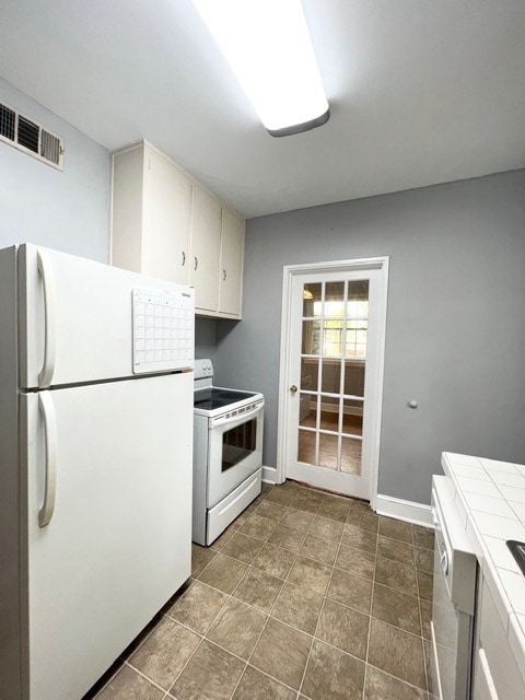 Building Photo - 302 Bowles Ave