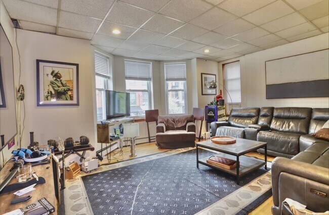 Building Photo - 939 Washington St