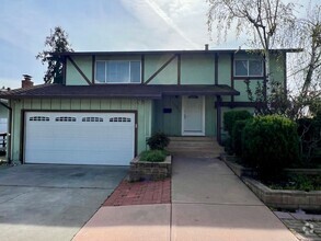 Building Photo - Fully remodeled Tri-level home in Sundale ...