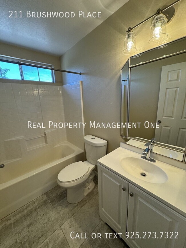 Building Photo - 211 Brushwood Pl