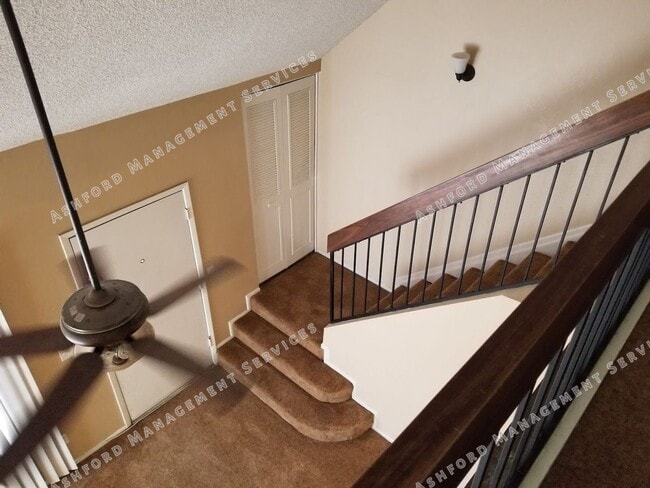 Building Photo - 2 STORY TOWNHOME WITH ATTACHED GARAGE WATER INCL