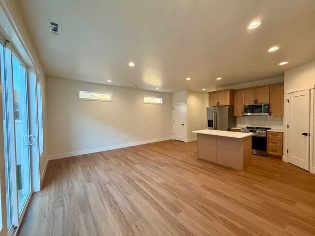 Building Photo - 5857 W 40th Ct