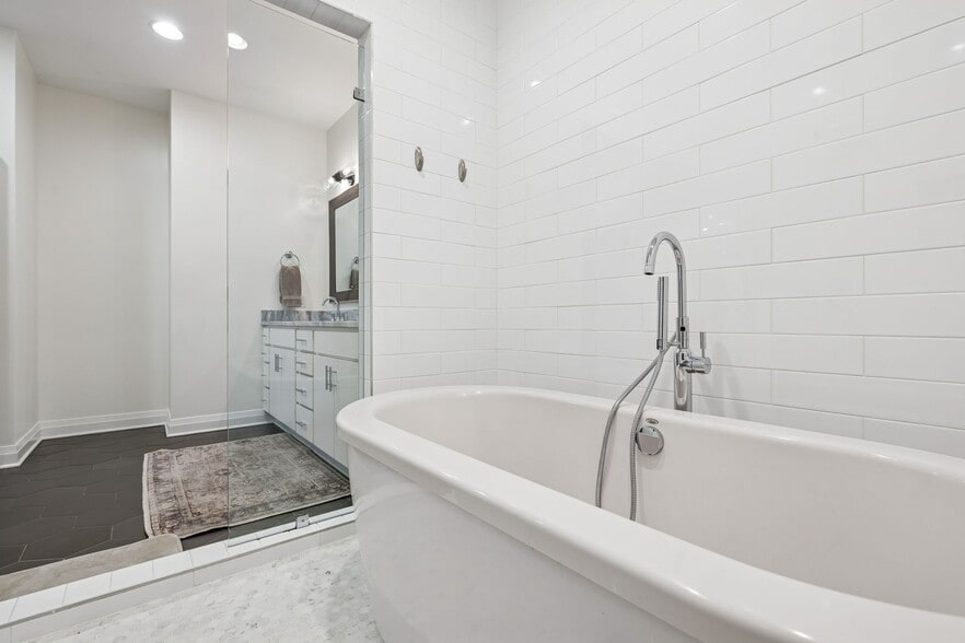 Building Photo - 914C Acklen Ave