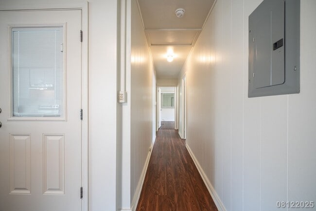 Building Photo - UPGRADED 4BR 2BA House in MANOA with SPLIT...