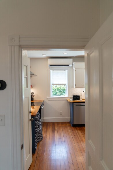 Kitchen 1 - 9 Tyler St