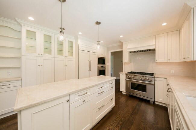 Building Photo - 30 Trophy Ct