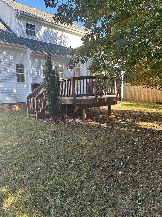 Building Photo - Prime Location, Five Forks! Lease only