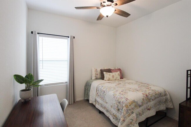 Building Photo - 2307 Red Sky Dr