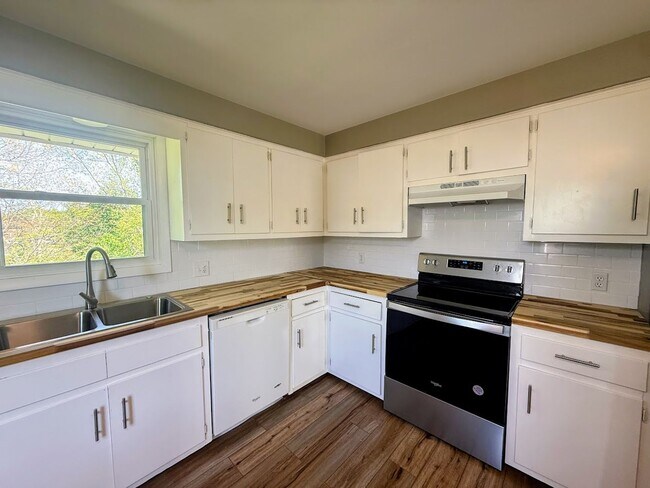 Building Photo - 8662 Grimes Ave NW
