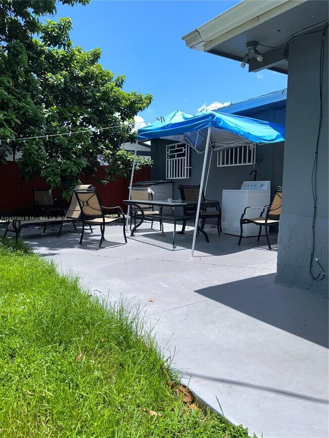 Building Photo - 5891 W 9th Ln