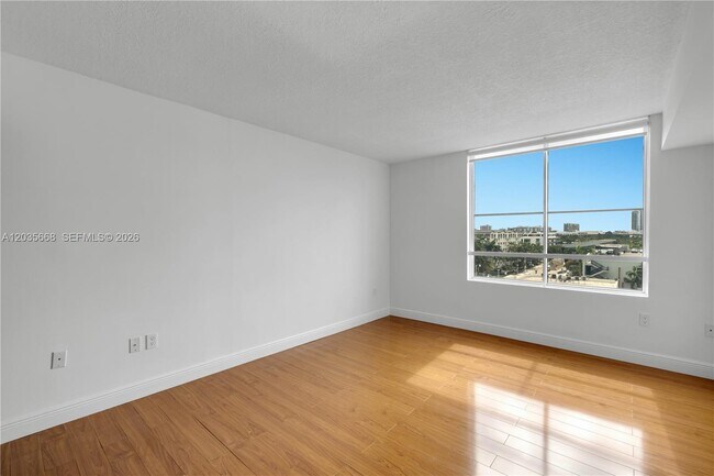 Building Photo - 1900 Sunset Harbour Dr