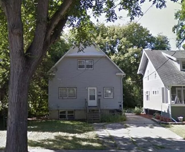 Building Photo - 714 11th Ave N