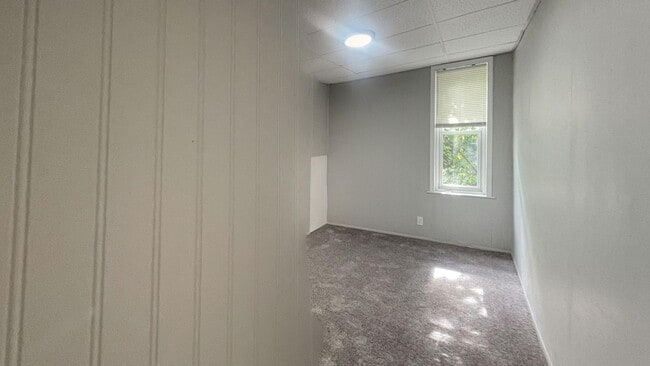 Building Photo - Newly Renovated 3 Bed, 1.5 Bath Townhouse ...
