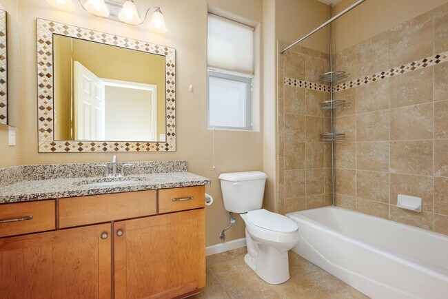 Building Photo - UNFURNISHED Gorgeous 2 Bedroom Home in Ran...