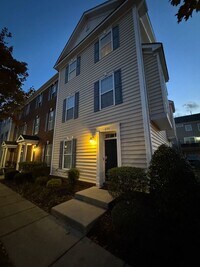 Building Photo - Modern Corner-End Townhome in the Heart of VB "ASK ABOUT OUR ZERO DEPOSIT"