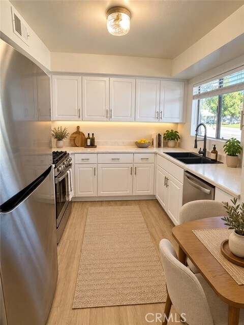 Building Photo - 9385 Mesa Verde Dr