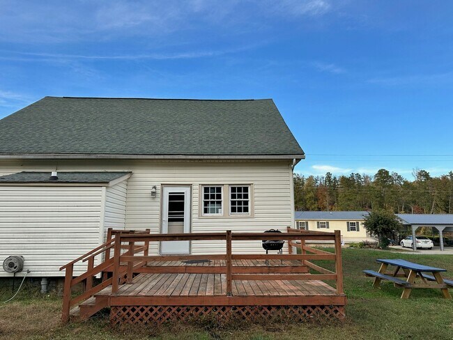 Building Photo - 302 Catawba Ave