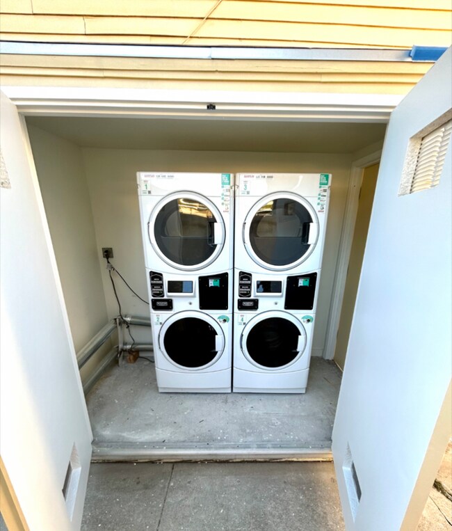 Building Photo - Studio - Downtown Santa Barbara