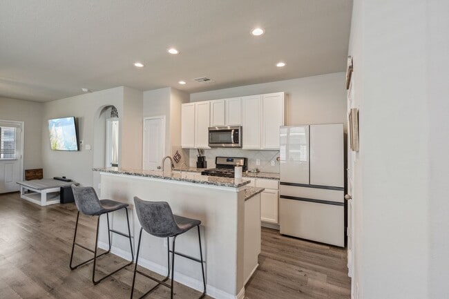 Building Photo - 2221 Raider Dr