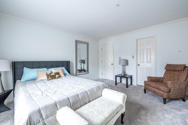 Building Photo - 27301 Plantation Dr NE