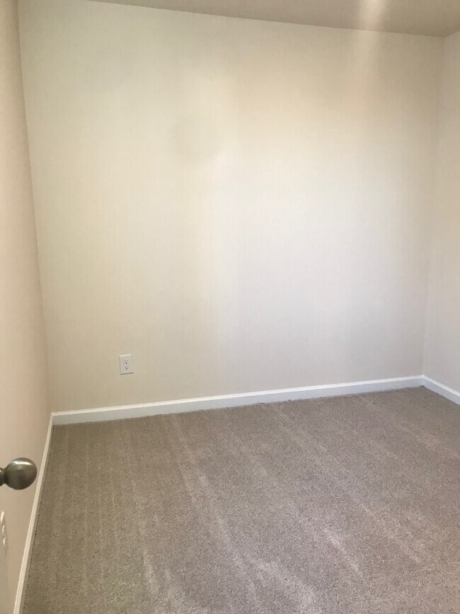 Building Photo - 8079 Logan Dr