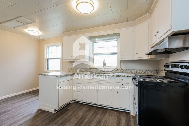 Building Photo - 1325 N Meade St
