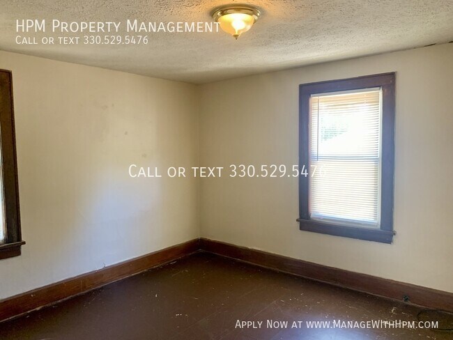 Building Photo - 1525 Miami Ct NE