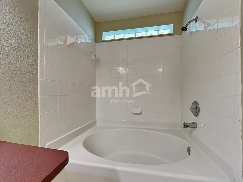Building Photo - 517 Summer Sails Dr